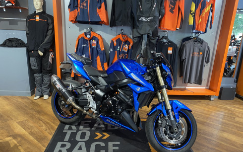 SUZUKI GSR 750A