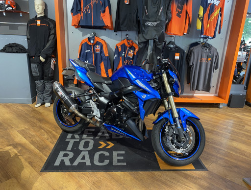 SUZUKI GSR 750A