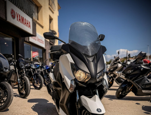 YAMAHA XMAX 125