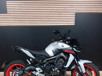 YAMAHA MT-09
