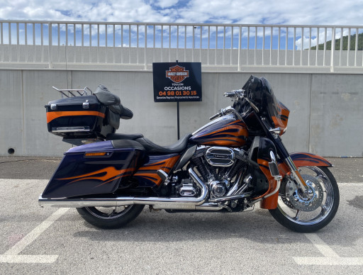HARLEY-DAVIDSON TOURING STREET GLIDE 1800 ULTRA CVO
