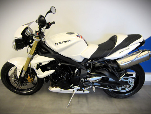 TRIUMPH STREET TRIPLE 675