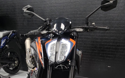 KTM 890 DUKE R