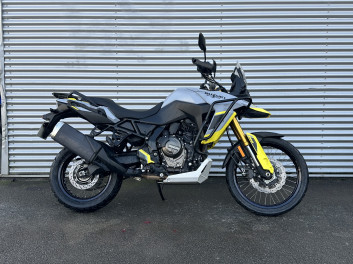 SUZUKI DL V-STROM 800DE 1ERE MAIN 