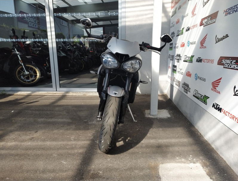 TRIUMPH STREET TRIPLE 765 R