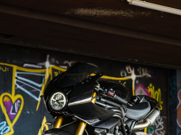 TRIUMPH SPEED TRIPLE 1200 RR PHANTOM BLACK 