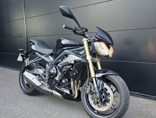 TRIUMPH STREET TRIPLE 675