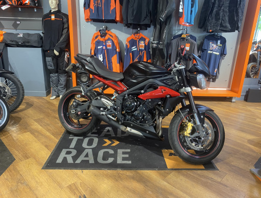 TRIUMPH STREET TRIPLE 675 R