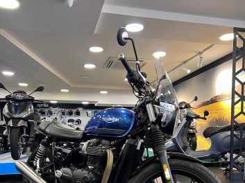 TRIUMPH STREET TWIN  900