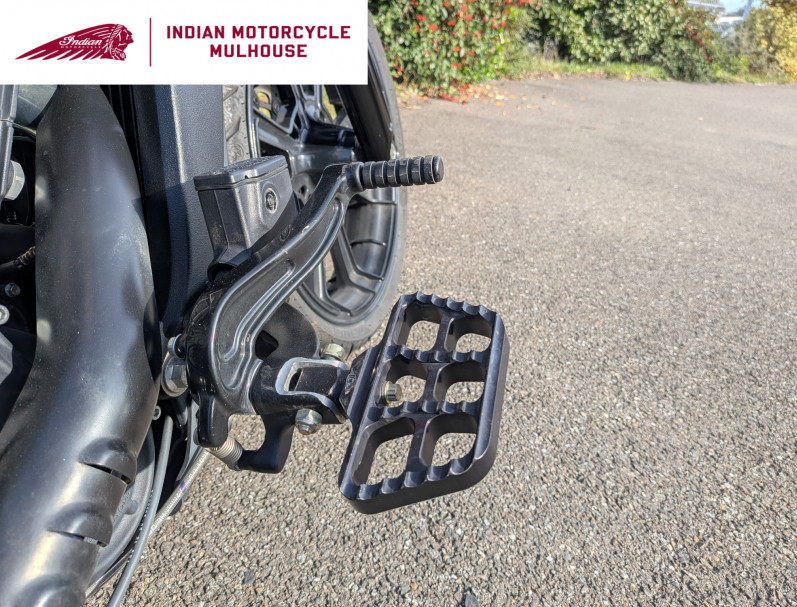 INDIAN SCOUT ROGUE 1200 1ERE MAIN