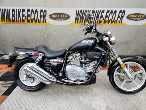 HONDA VF 750C MAGNA - 6 200 km - (55958)