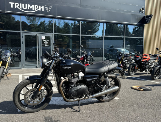 TRIUMPH STREET TWIN  900 A2