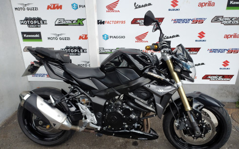 SUZUKI GSR 750