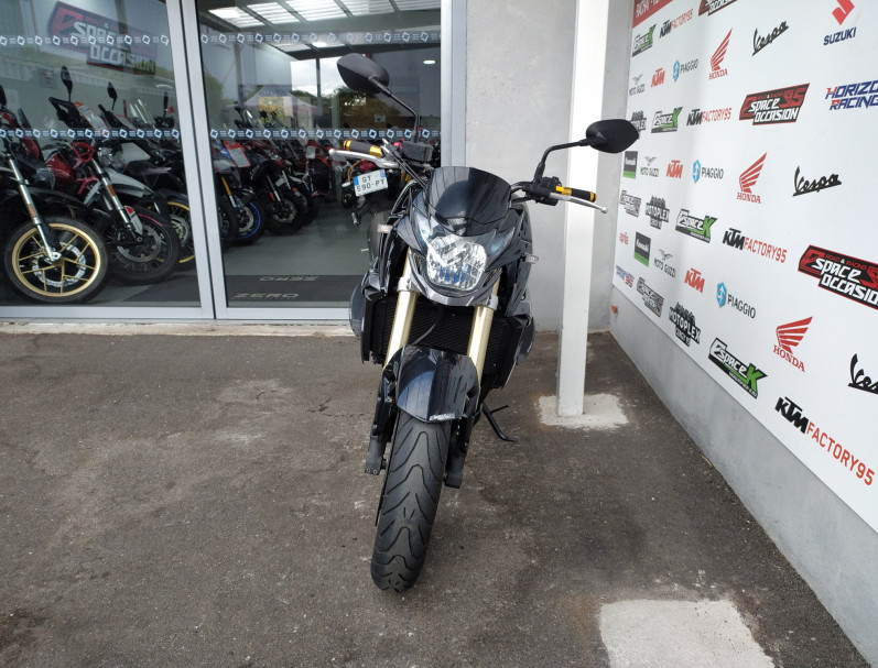 SUZUKI GSR 750
