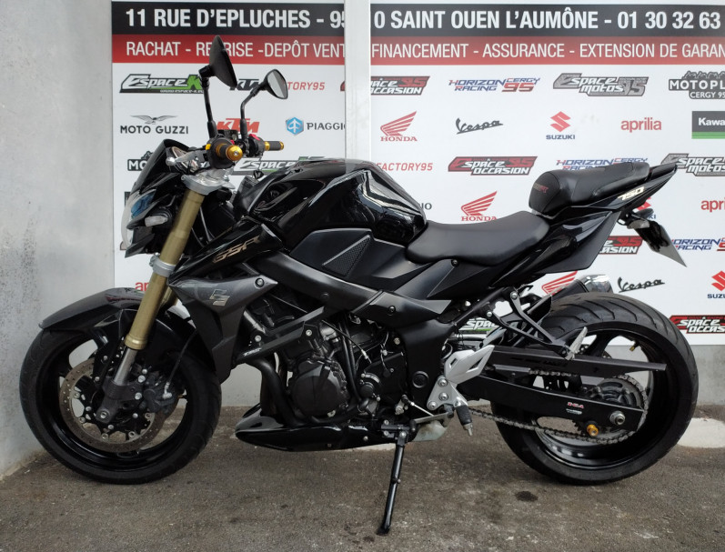 SUZUKI GSR 750