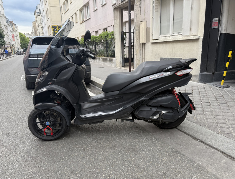 PIAGGIO MP3 400 RST SPORT ABS GARANTIE 24 MOIS NOIR MAT BON ETAT CRIT