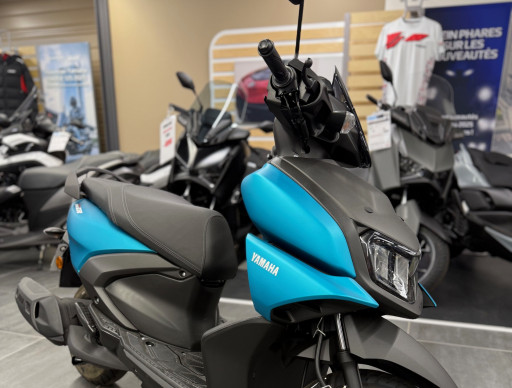YAMAHA RayZR 125