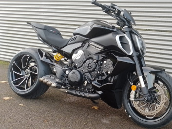 DUCATI DIAVEL V4