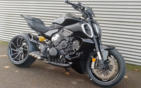 DUCATI DIAVEL V4