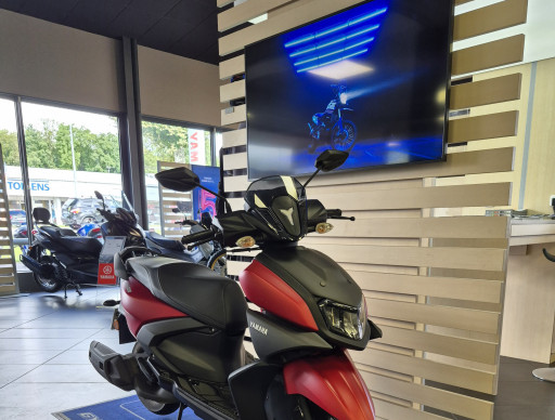 YAMAHA RayZR 125
