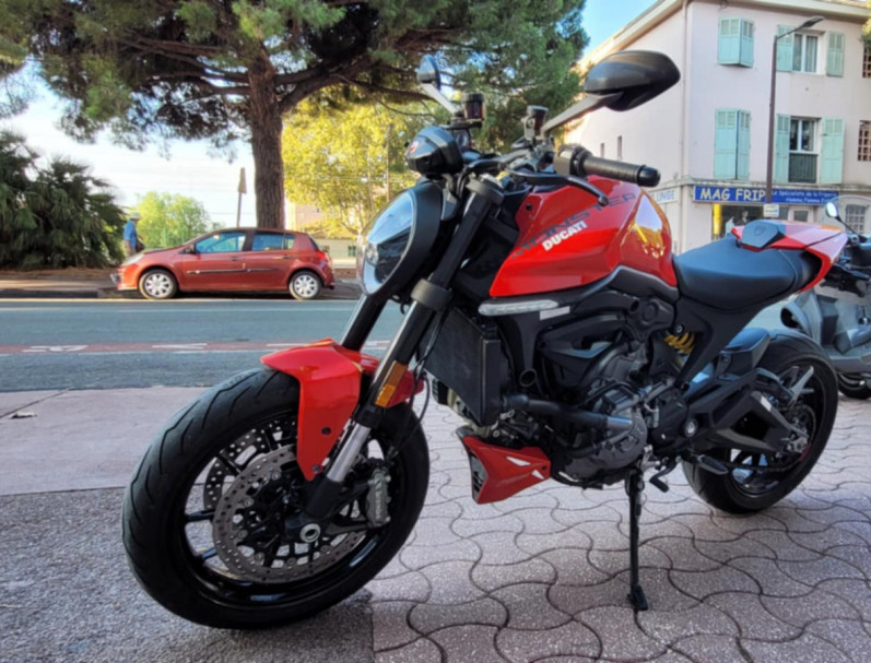 DUCATI MONSTER 937 RED