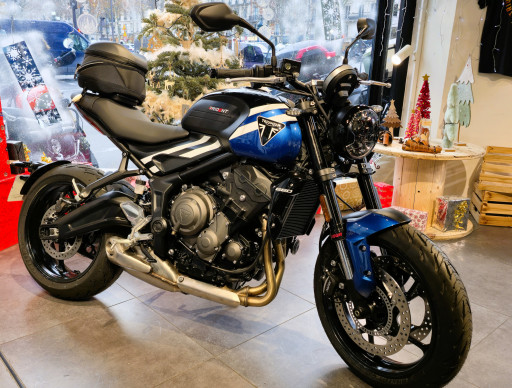TRIUMPH TRIDENT 660