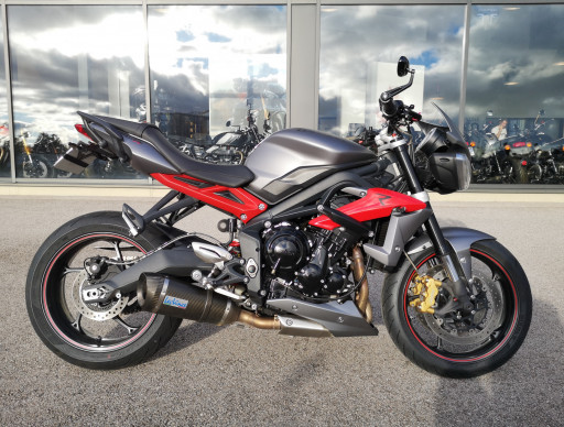 TRIUMPH STREET TRIPLE 675 R