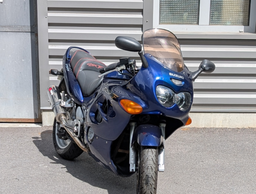 SUZUKI GSX 750 F