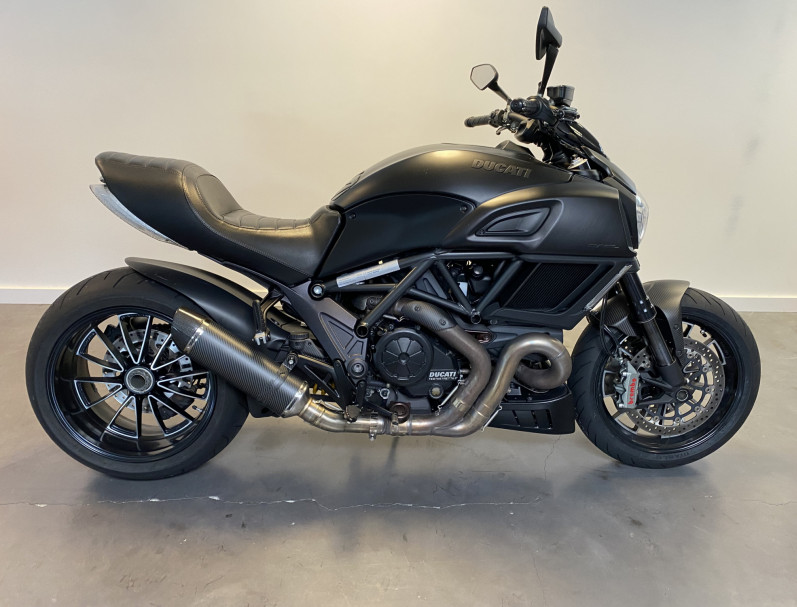 DUCATI DIAVEL DARK