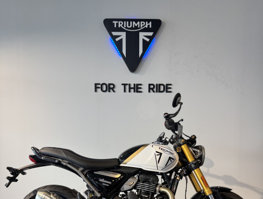TRIUMPH SPEED NEUVE 400 POUR 116 € MOIS CHEZ TRIUMPH 47 AGEN 