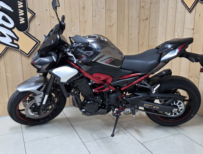 KAWASAKI Z 900 2025 PACK PERFORMANCE