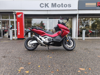 HONDA FORZA 750 ABS COLORIS ROUGE NEUF 0KMS