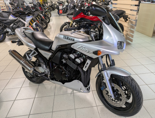 YAMAHA FZS 600 FAZER A2