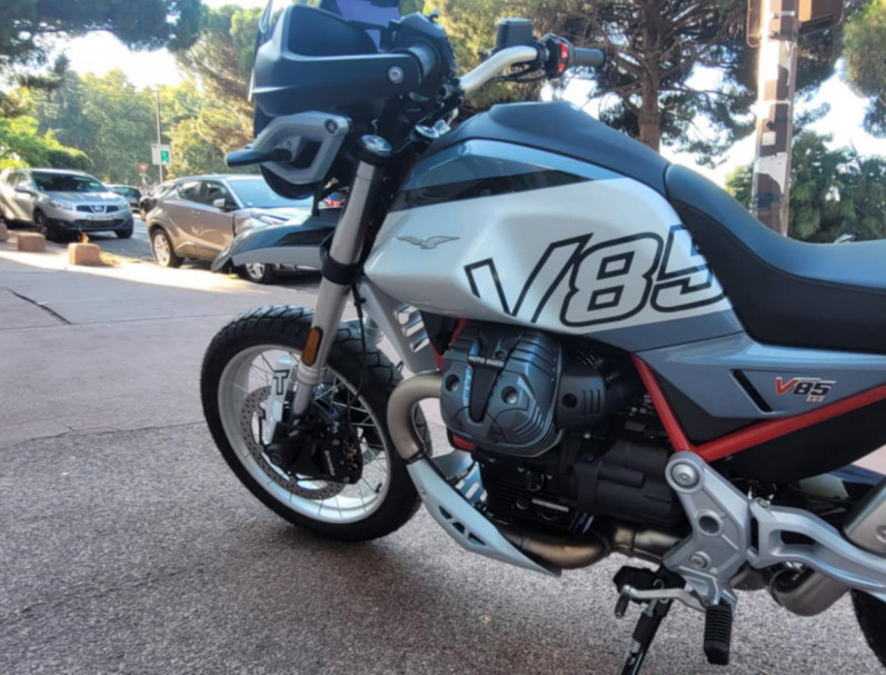 MOTO GUZZI V85 TT 850 GRIGIO TAMBORA