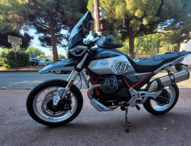 MOTO GUZZI V85 TT 850 GRIGIO TAMBORA