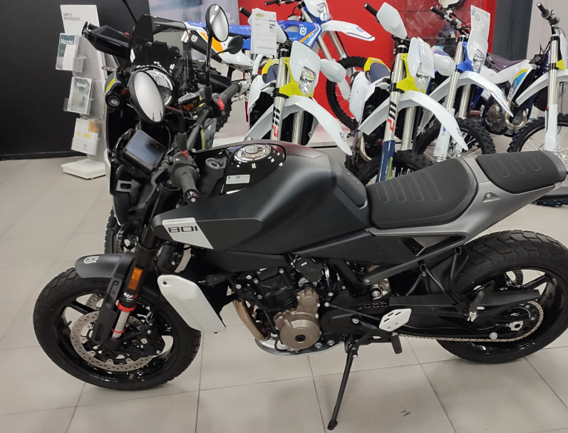 HUSQVARNA SVARTPILEN 801