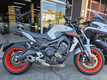 YAMAHA MT-09