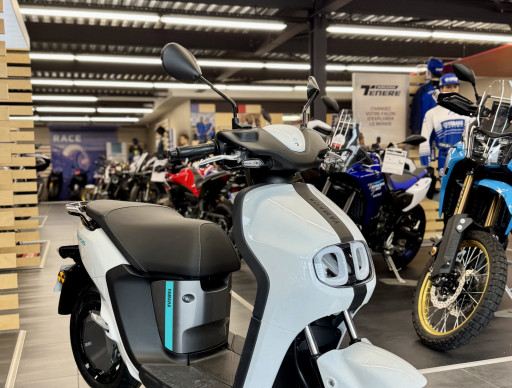 YAMAHA NEO