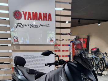 YAMAHA XMAX 300 Tech Max