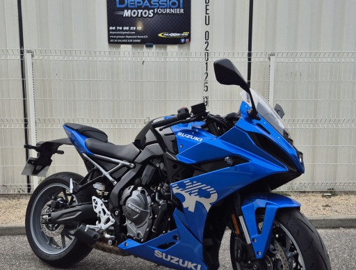 SUZUKI GSX-8R