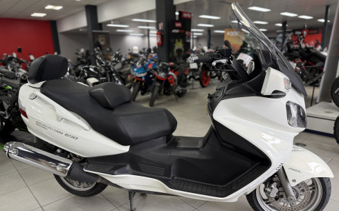 SUZUKI BURGMAN 650 EXECUTIVE 