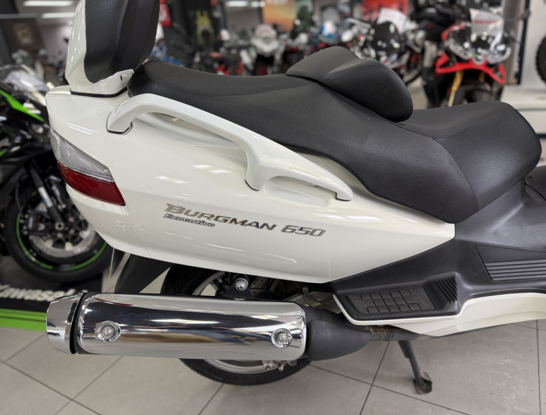 SUZUKI BURGMAN 650 EXECUTIVE 