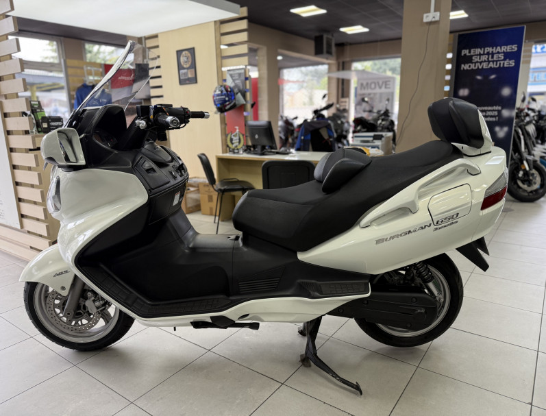 SUZUKI BURGMAN 650 EXECUTIVE 