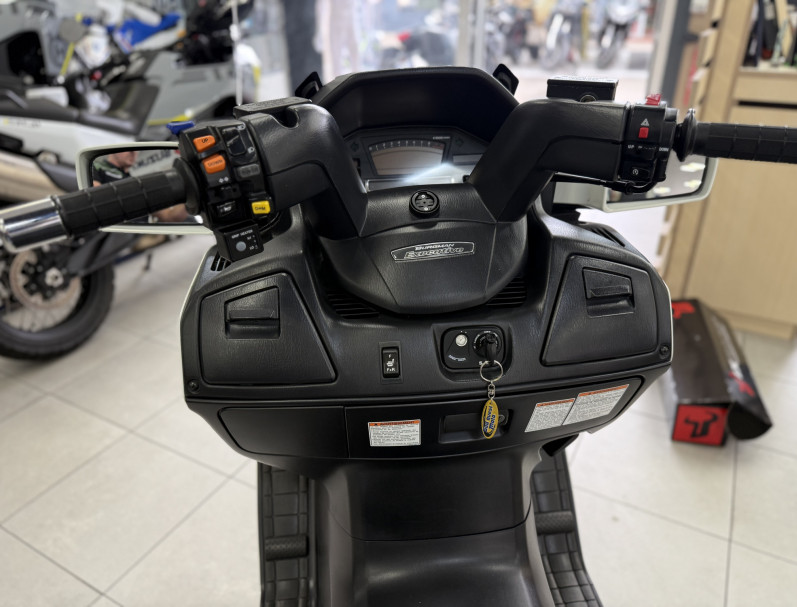 SUZUKI BURGMAN 650 EXECUTIVE 