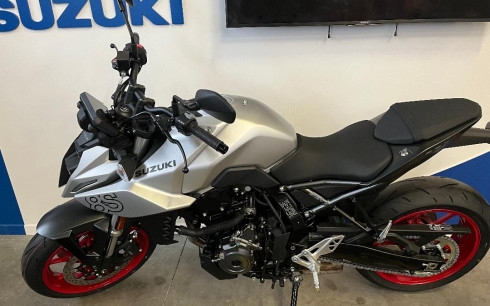 SUZUKI GSX-8S