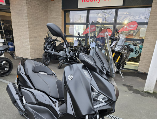 YAMAHA XMAX 300 Tech Max MODELE 2024 PERMIS A2