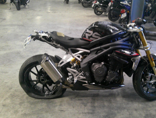 TRIUMPH SPEED TRIPLE 1200 Accidentée RSV N°19684