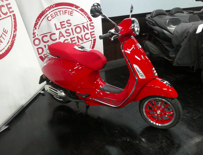 VESPA PRIMAVERA 125 EDITION RED
