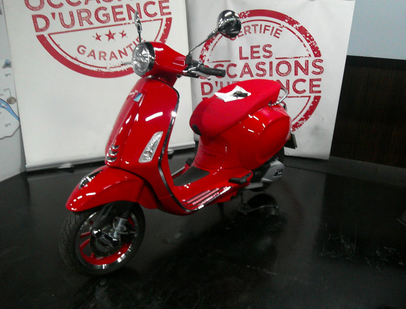 VESPA PRIMAVERA 125 EDITION RED