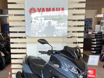 YAMAHA TRICITY 300